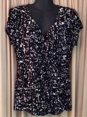 Beautiful Apt. 9 Wrap Around XL Blouse